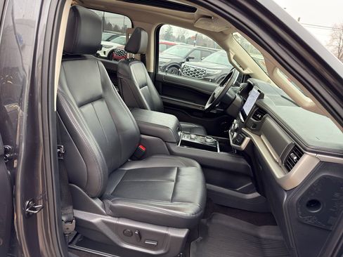 Used 2023 Ford Expedition Max XLT image 16