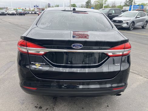 Used 2018 Ford Fusion SE w/ Fusion SE Technology Package FWD image 6