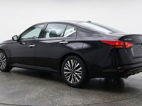 Used 2025 Nissan Altima 2.5 SV FWD image 6