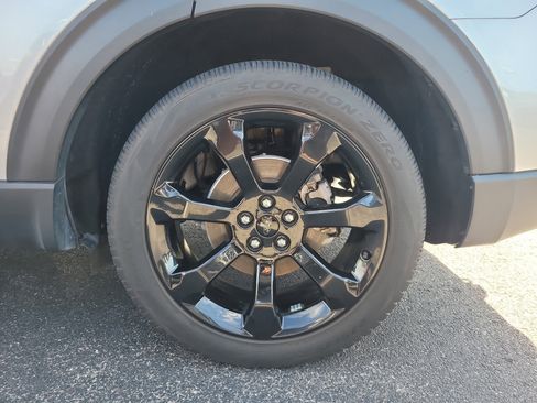 Used 2024 Ford Explorer ST-Line w/ Class IV Trailer Tow Package RWD image 8