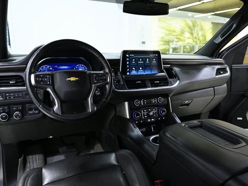 Used 2022 Chevrolet Suburban LT w/ Luxury Package image 12