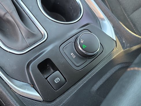 Certified 2021 Chevrolet Traverse LS FWD image 28