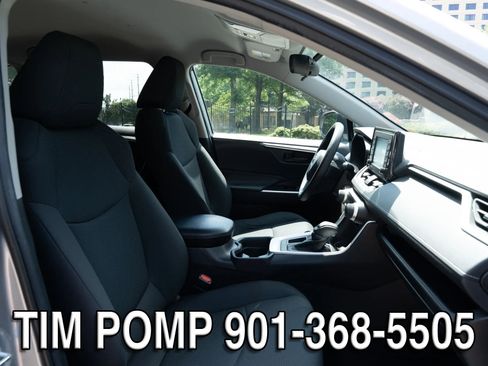Used 2021 Toyota RAV4 LE FWD image 19