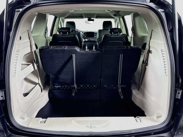 Used 2023 Chrysler Pacifica Touring-L FWD image 30