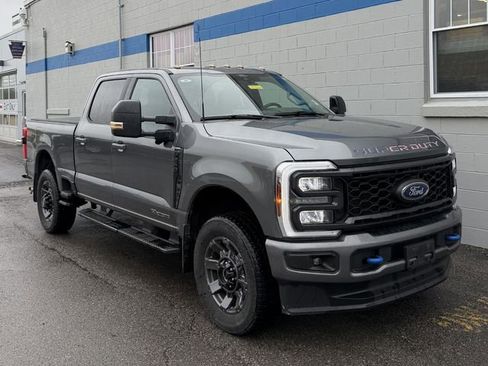 Used 2024 Ford F250 Lariat w/ Sport Appearance Package AWD/4WD image 4