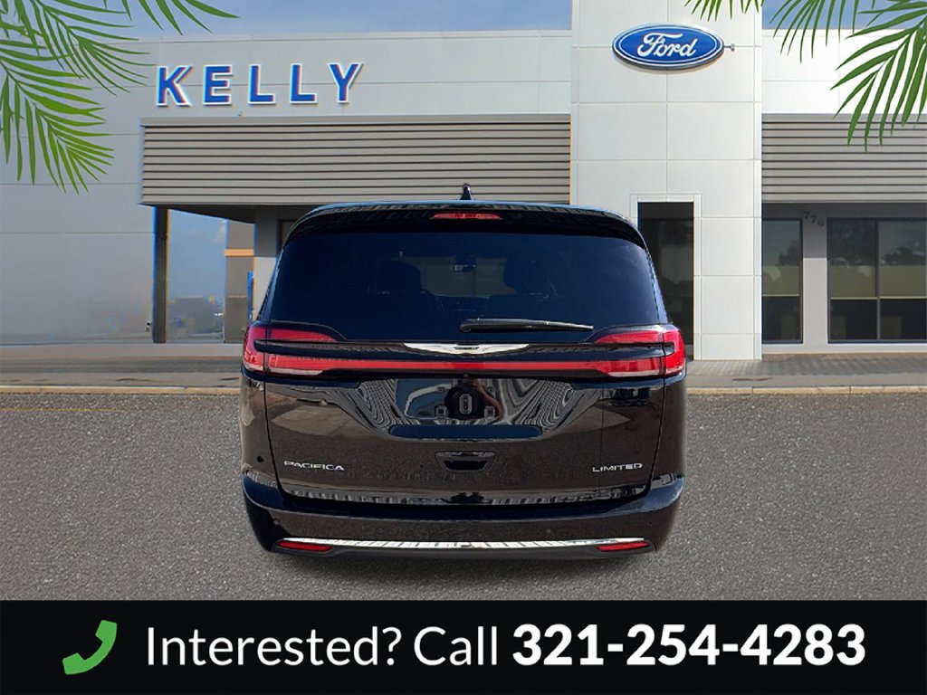 Used 2026 Chrysler Pacifica Limited FWD image 4