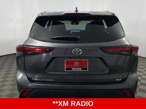 Used 2024 Toyota Highlander XLE FWD image 7