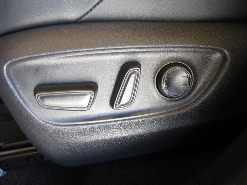Used 2022 Toyota RAV4 XSE w/ Weather Package AWD/4WD image 13
