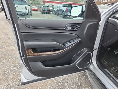 Used 2015 Chevrolet Suburban LT w/ Luxury Package image 16