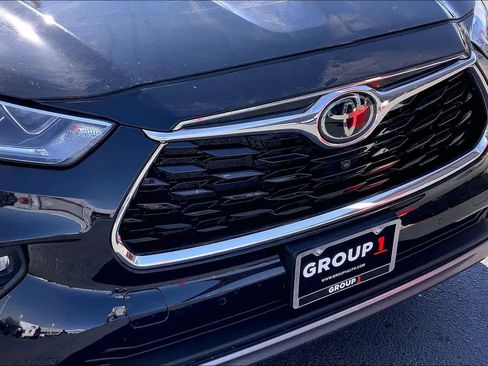 Used 2023 Toyota Highlander Platinum image 30