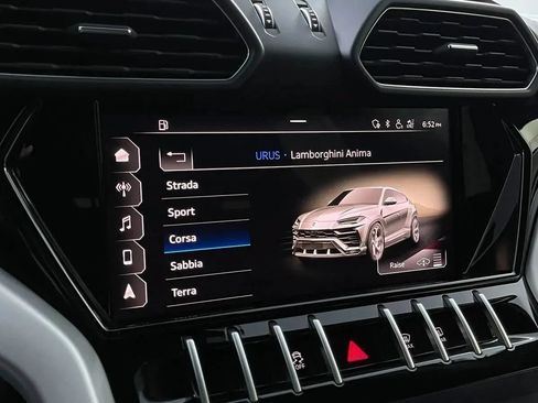 Used 2021 Lamborghini Urus AWD/4WD image 34