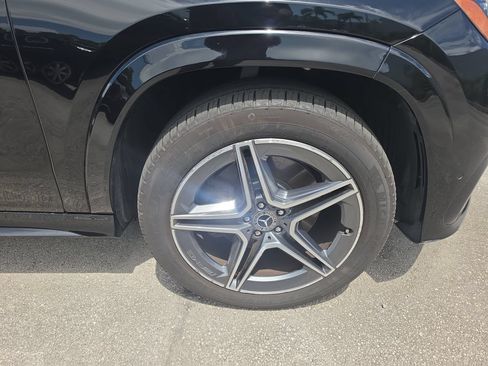 Used 2024 Mercedes-Benz GLS 450 4MATIC image 9