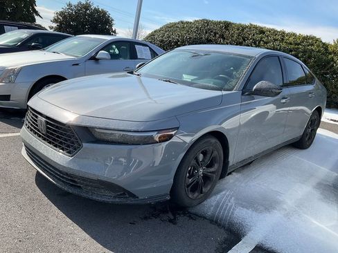 Used 2025 Honda Accord SE image 3