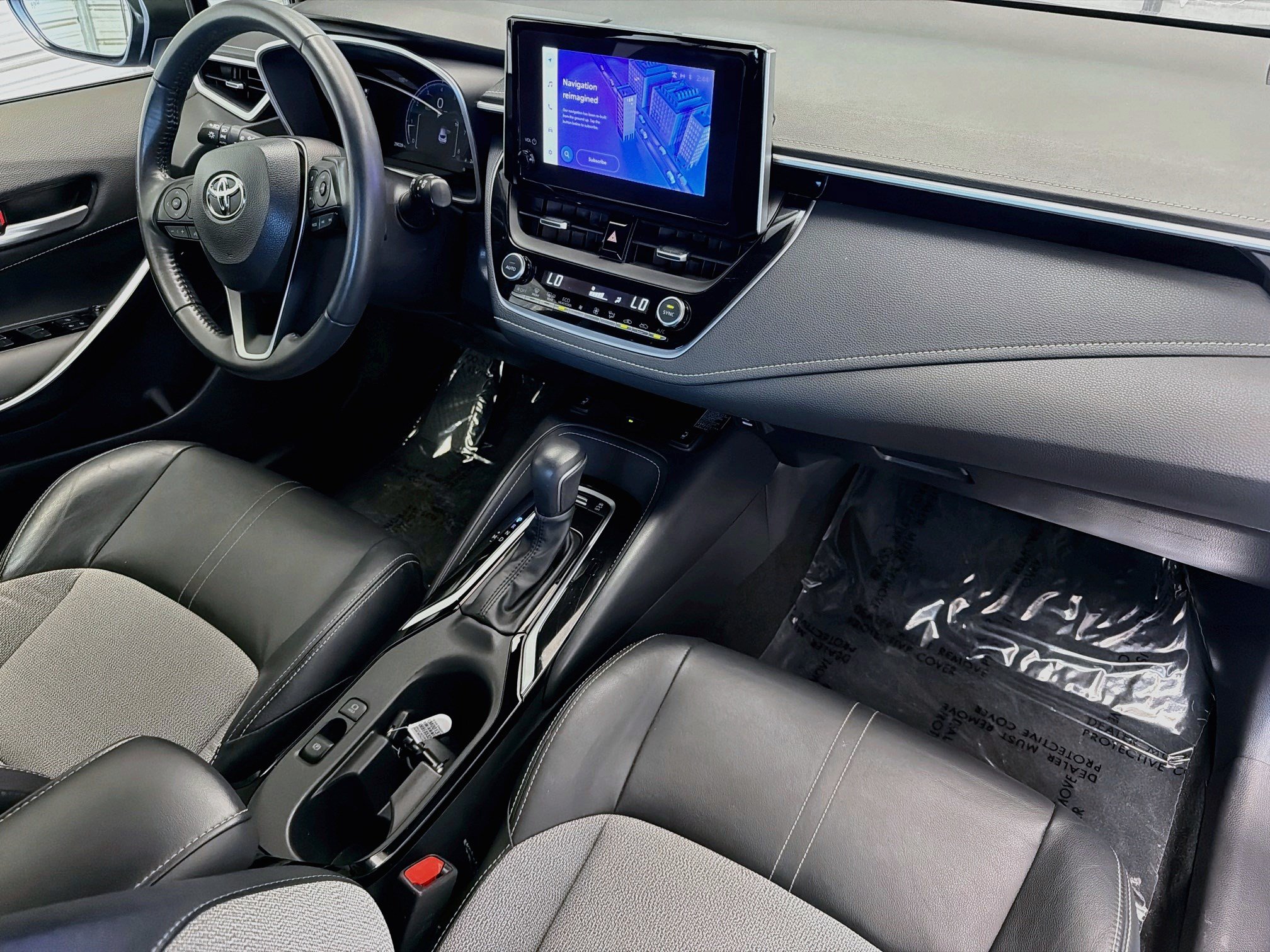 Used 2025 Toyota Corolla XSE FWD image 12