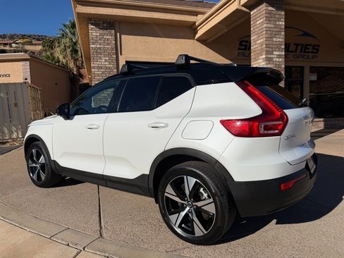 Used 2022 Volvo XC40 P8 Recharge image 27
