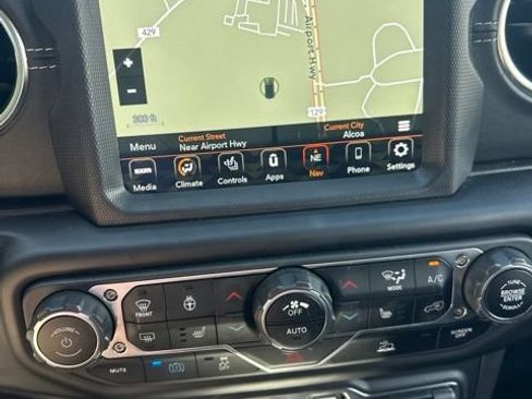 Used 2023 Jeep Wrangler Unlimited Sahara w/ Cold Weather Group AWD/4WD image 17