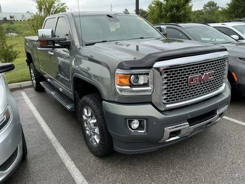 Used 2017 GMC Sierra 2500 Denali w/ Suspension Package, Off-Road AWD/4WD image 5