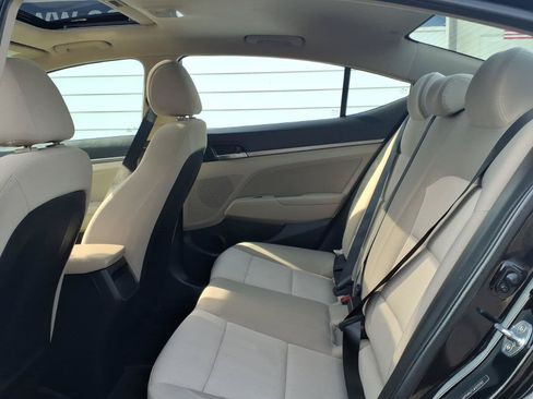Used 2018 Hyundai Elantra Value Edition FWD image 9