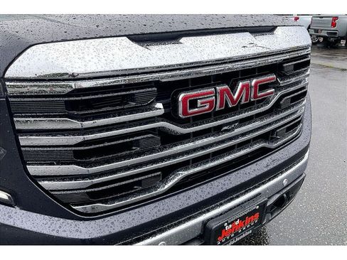 Used 2024 GMC Sierra 1500 SLT w/ SLT Premium Plus Package AWD/4WD image 31
