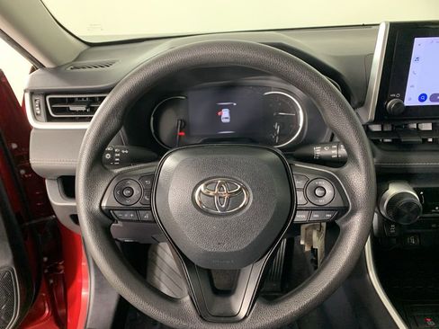 Used 2024 Toyota RAV4 LE AWD/4WD image 18