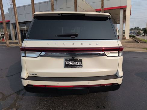Used 2024 Lincoln Navigator Reserve AWD/4WD image 4