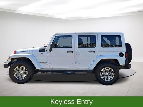 Used 2017 Jeep Wrangler Unlimited Rubicon w/ Connectivity Group image 4