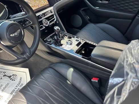 Used 2022 Bentley Flying Spur Plug-In Hybrid AWD/4WD image 5
