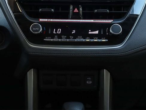 Used 2024 Toyota Corolla Cross LE w/ Moonroof Package image 14