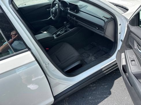 Used 2025 Honda Accord SE image 9