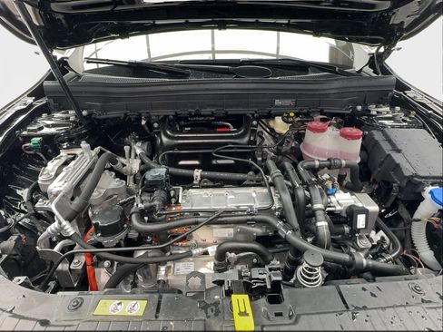 Used 2024 Mercedes-Benz EQB 300 4MATIC image 17