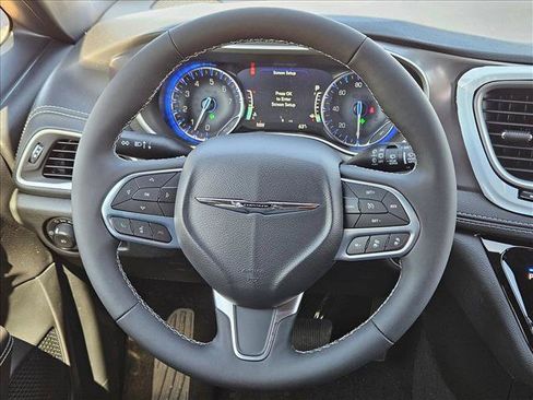 New 2026 Chrysler Pacifica Select FWD image 12