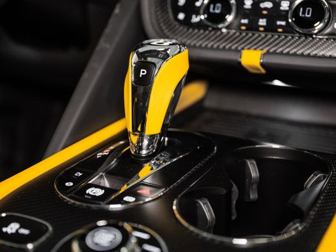 Used 2025 Bentley Bentayga image 53