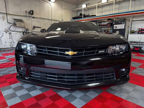 Used 2015 Chevrolet Camaro SS RWD image 2