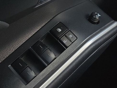 Used 2023 Toyota Highlander XLE AWD/4WD image 28