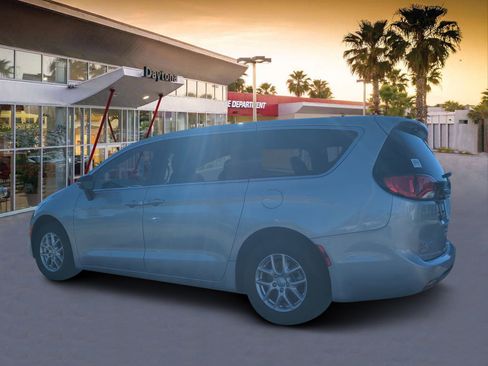New 2026 Chrysler Voyager LX image 5
