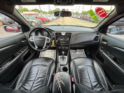 Used 2013 Chrysler 200 Touring FWD image 19