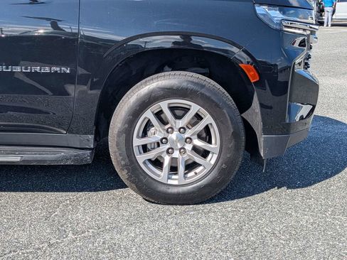 Used 2023 Chevrolet Suburban LT RWD image 10
