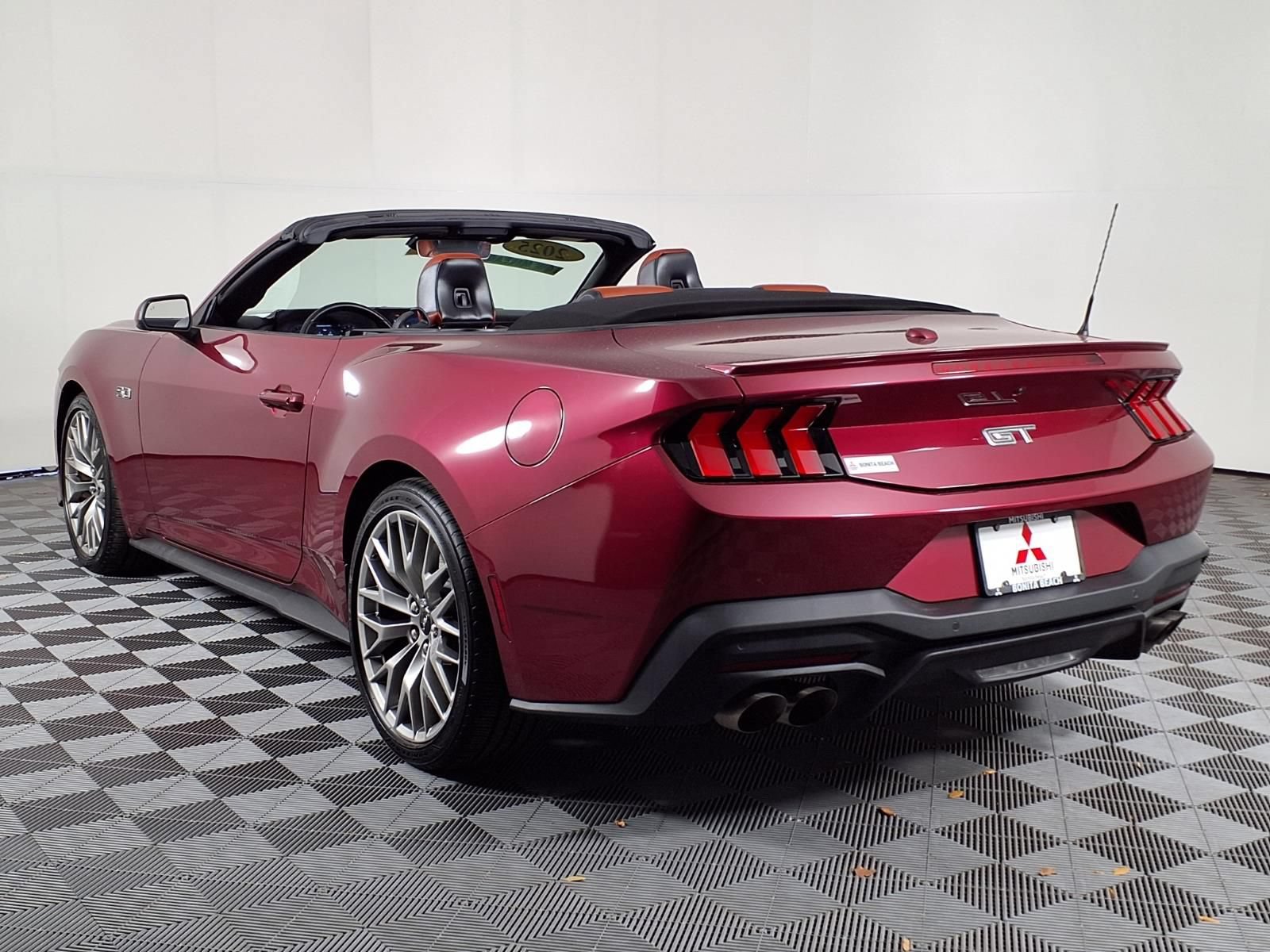 Used 2025 Ford Mustang GT Premium RWD image 5
