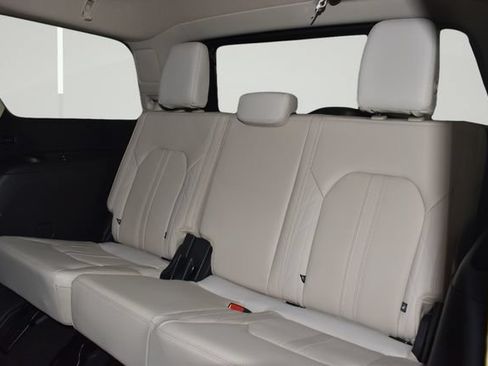 Used 2024 Ford Expedition Platinum AWD/4WD image 22