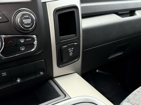 Used 2018 RAM 1500 SLT AWD/4WD image 41