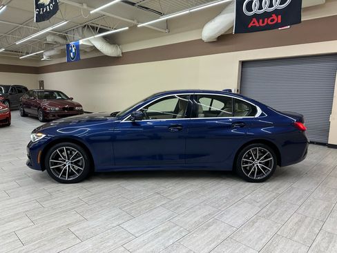 Used 2019 BMW 330i xDrive Sedan w/ Driving Assistance Package image 10