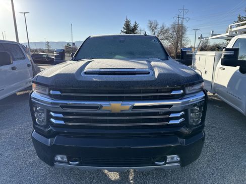 Used 2022 Chevrolet Silverado 2500 High Country w/ Z71 Off-Road Package image 2