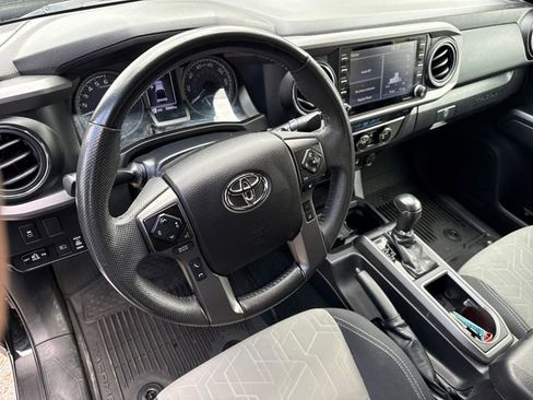 Used 2022 Toyota Tacoma TRD Off-Road w/ Technology Package AWD/4WD image 16