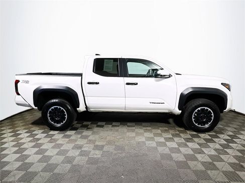 Certified 2024 Toyota Tacoma TRD Off-Road image 9
