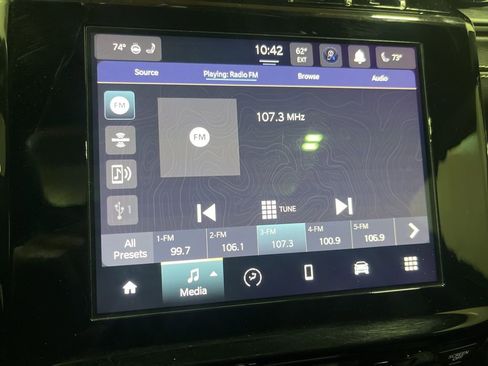 Used 2023 Jeep Grand Cherokee L Laredo image 16