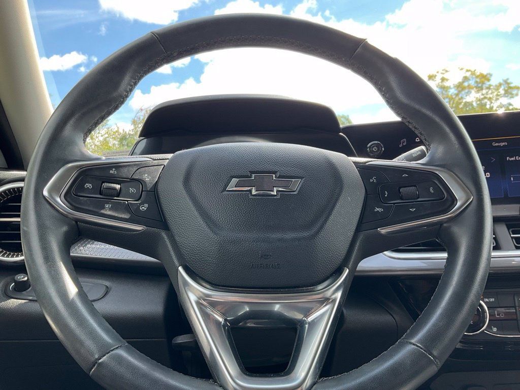 Used 2024 Chevrolet Trax ACTIV w/ Sunroof Package FWD image 6