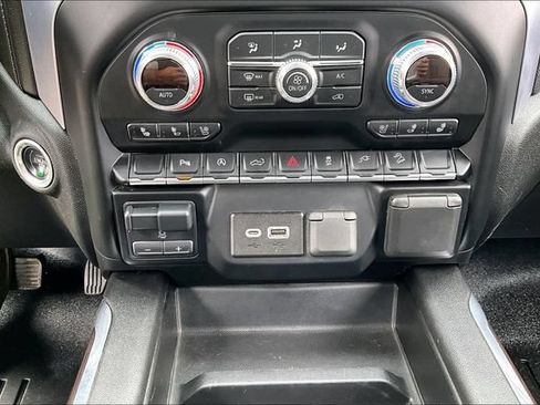 Used 2019 GMC Sierra 1500 SLT w/ SLT Premium Package AWD/4WD image 17
