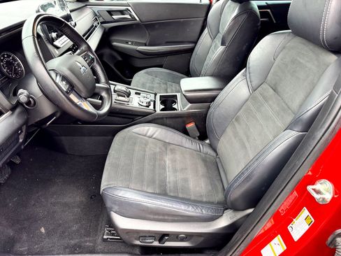 Used 2022 Mitsubishi Outlander SE image 12