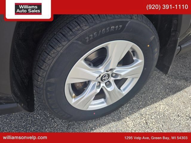 Used 2020 Toyota RAV4 XLE w/ XLE Grade Weather Package AWD/4WD image 9