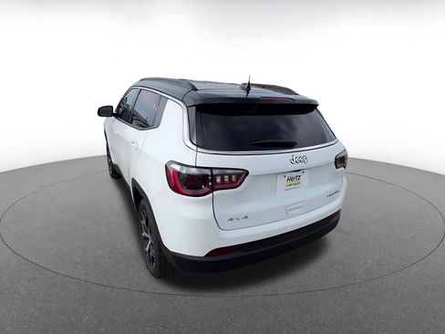 Used 2025 Jeep Compass Limited image 11